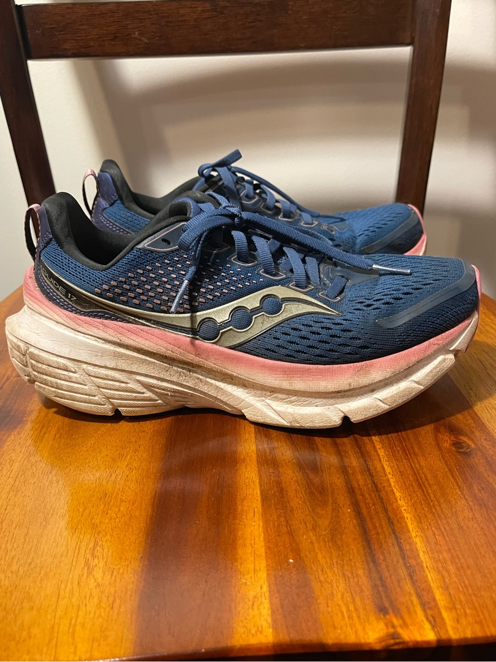 Saucony Guide 17 Navy Blue Pink PWRRUN Running Shoes Sneakers Women Size 7.5